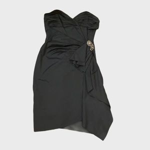 Bang strapless black dress with brooch detail